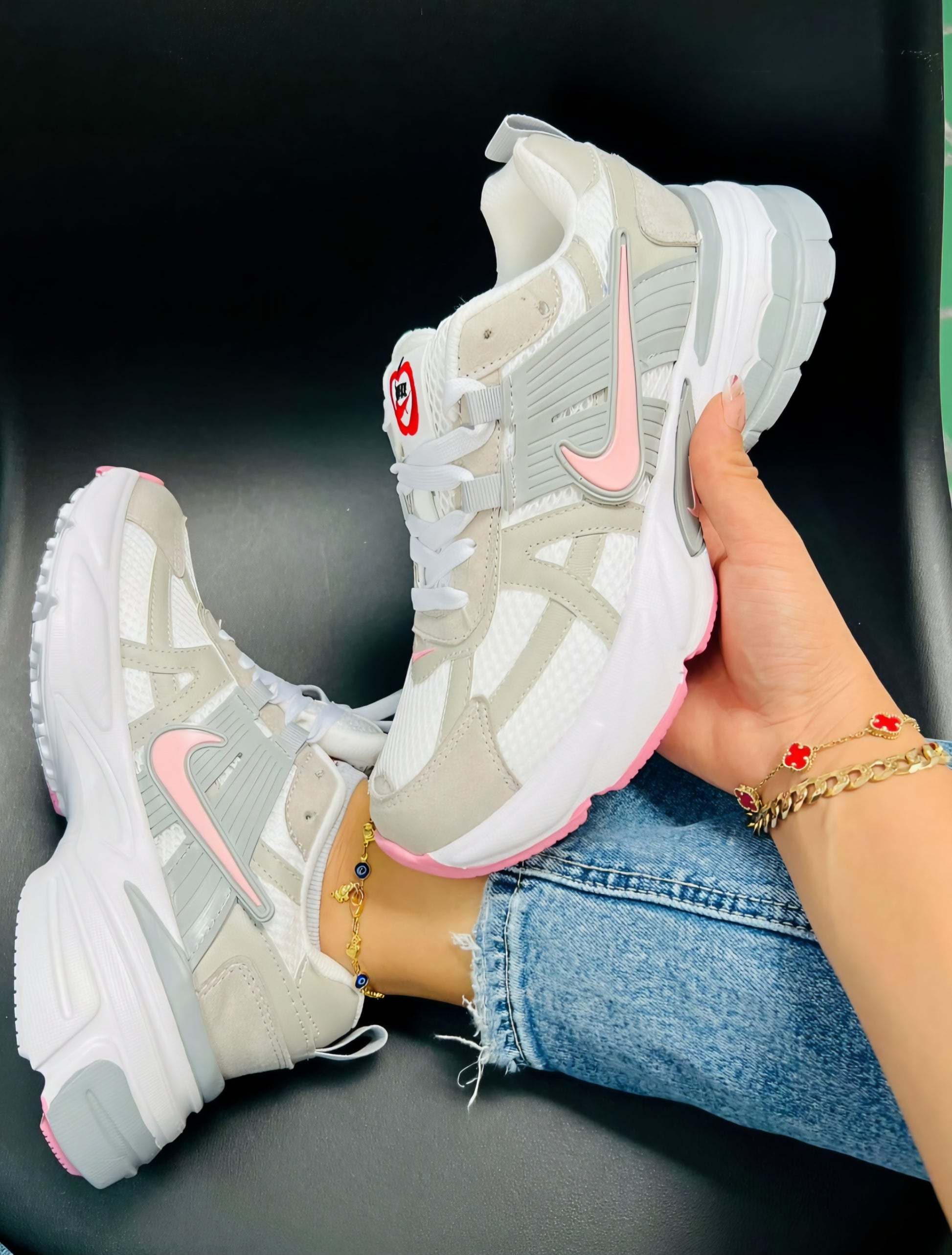 Nike V2K Run Blanco Gris Rosa